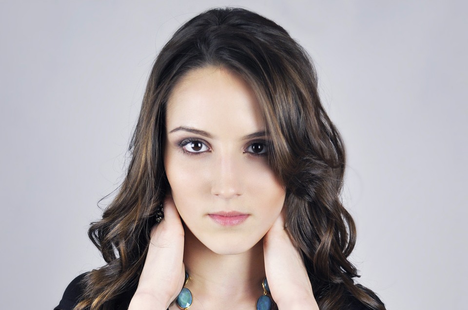 woman with natural hair extensions